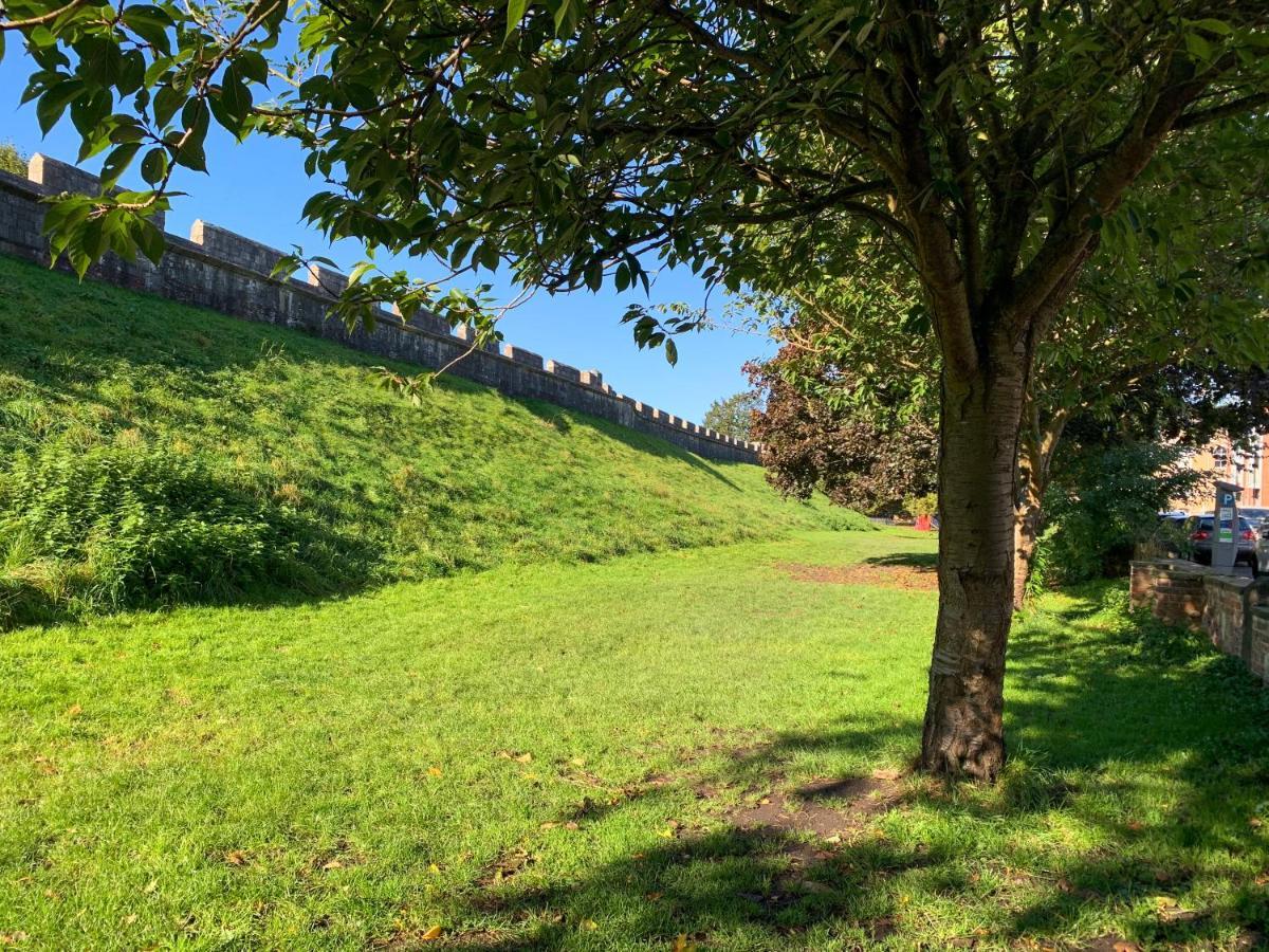 Stay In The Heart Of York At The Hampden - Free Parking - York Holiday Home ภายนอก รูปภาพ